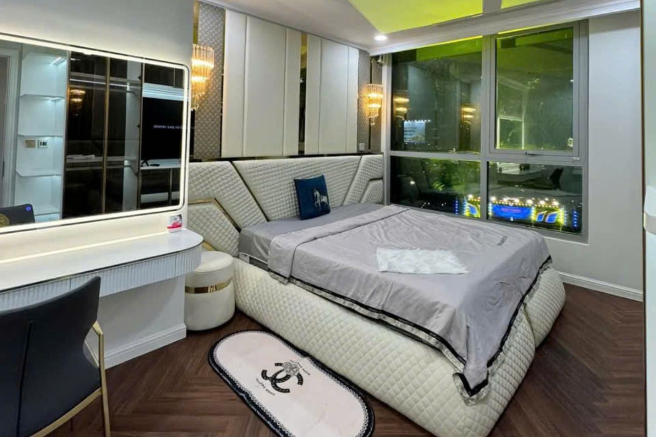 Bán căn hộ 4 phòng ngủ Vinhomes Bình Thạnh diện tích 150m2, nội thất mới decor (2)